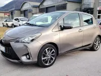 Usata Toyota Yaris Hybrid Business Edition 73 CV (53 kW) 2017 Grigio Berlina
