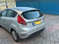 Usata Ford Fiesta 90 CV (66 kW) 2011 Grigio Berlina
