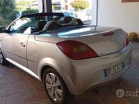 Usata Opel Tigra 69 CV (50 kW) 2008 Grigio Cabrio