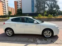 Usata Alfa Romeo Giulietta Distinctive 170 CV (125 kW) 2011 Bianco pastello Utilitaria