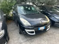 Käytetty Renault Scenic E-Tech 130 HP (95 kW) 2015 Musta Tila-auto