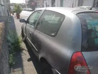 Usata Renault Clio II 65 CV (47 kW) 2001 Grigio Berlina