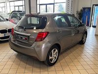 Usata Toyota Yaris Hybrid Active 73 CV (53 kW) 2016 Marrone Berlina