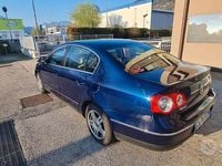 Usata VW Passat Highline 140 CV (102 kW) 2005 Blu Berlina