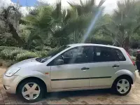 Usata Ford Fiesta 49 CV (36 kW) 2005 Grigio Utilitaria