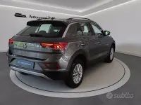 Usata VW T-Roc Life 150 CV (110 kW) 2023 Grigio SUV
