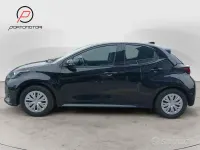 Usata Toyota Yaris Hybrid Active 92 CV (67 kW) 2025 Nero Berlina