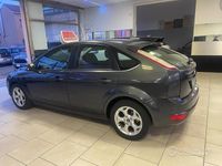 Usata Ford Focus Ghia 101 CV (74 kW) 2011 Grigio Berlina