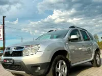 Usata Dacia Duster Lauréate 90 CV (66 kW) 2011 Grigio SUV