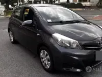 Usata Toyota Yaris 69 CV (50 kW) 2012 Grigio Utilitaria