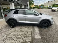 Usata VW T-Roc Life 110 CV (80 kW) 2023 Pyrit silver metallizzato SUV