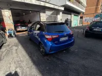 Usata Toyota Yaris Hybrid Lounge 73 CV (53 kW) 2020 Blu/azzurro Berlina