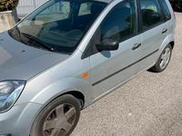 Usata Ford Fiesta Ambiente 75 CV (55 kW) 2003 Grigio Utilitaria