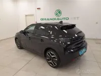 Usata Peugeot 208 GT 101 CV (74 kW) 2024 Nero Utilitaria