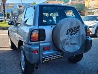 Usata Toyota RAV4 128 CV (94 kW) 1999 Argento SUV