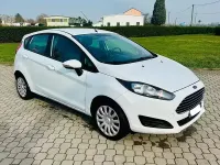 Usata Ford Fiesta 75 CV (55 kW) 2015 Bianco Utilitaria