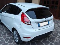 Usata Ford Fiesta 75 CV (55 kW) 2015 Bianco Utilitaria