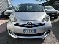 Usata Toyota Verso-S Active 99 CV (72 kW) 2012 Argento Monovolume