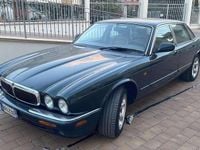 Usata Jaguar XJ8 237 CV (174 kW) 2000 Verde Berlina