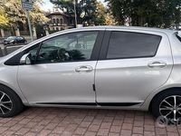 Usata Toyota Yaris 111 CV (81 kW) 2018 Argento Utilitaria
