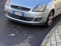 Usata Ford Fiesta Ghia 75 CV (55 kW) 2006 Berlina