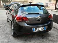 Usata Opel Astra Cosmo 110 CV (80 kW) 2010 Gray Berlina