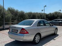 Usata Mercedes C180 Elegance 129 CV (94 kW) 2001 Grigio Berlina