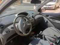 Usata Toyota Yaris 65 CV (47 kW) 2003 Bianco Utilitaria