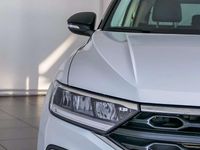Usata VW T-Roc Life 110 CV (80 kW) 2024 Pure white nero SUV