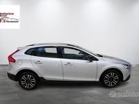 Usata Volvo V40 Plus 120 CV (88 kW) 2019 Bianco Berlina