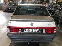 Usata Alfa Romeo 75 110 CV (80 kW) 1990 Grigio Berlina