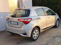 Usata Toyota Yaris 69 CV (50 kW) 2017 Grigio Utilitaria