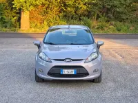 Usata Ford Fiesta Titanium 70 CV (51 kW) 2012 Grigio Berlina