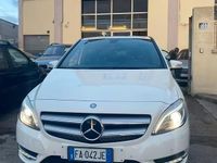 Usata Mercedes B180 Premium 109 CV (80 kW) 2015 Bianco Monovolume
