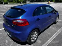 Usata Kia Rio 75 CV (55 kW) 2012 Bluazzurro Berlina