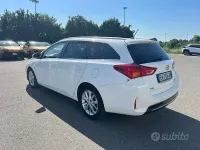 Usata Toyota Auris Lounge 90 CV (66 kW) 2014 Bianco Station wagon