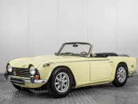 Usata Triumph TR 250 107 CV (78 kW) 1968 Giallo Cabrio