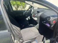 Usata Peugeot 107 68 CV (50 kW) 2013 Grigio Utilitaria