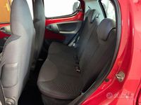 Usata Peugeot 107 68 CV (50 kW) 2007 Rosso Utilitaria