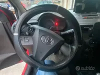Usata Toyota iQ 68 CV (50 kW) 2010 Rosso Utilitaria
