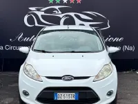 Usata Ford Fiesta Titanium 68 CV (50 kW) 2010 Bianco Berlina