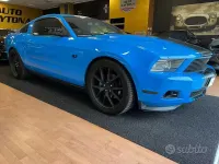 Usata Ford Mustang Fastback 309 CV (227 kW) 2011 Azzurro grabber blue Coupé