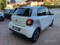 Usata Smart ForFour Proxy 71 CV (52 kW) 2015 Bianco Utilitaria