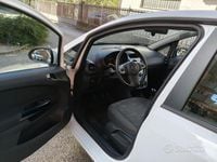 Usata Opel Corsa 726 CV (533 kW) 2011 Utilitaria