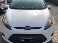 Usata Ford Fiesta Titanium 73 CV (53 kW) 2011 Bianco Utilitaria