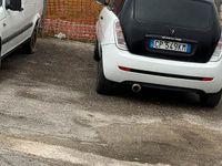 Usata Lancia Ypsilon 70 CV (51 kW) 2004 Bianco Utilitaria