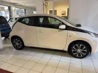 Gebraucht Toyota Aygo X-play 69 PS (50 kW) 2016 Weiß Kleinwagen