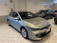 Usata VW Golf VIII Life 116 CV (85 kW) 2025 Grigio Berlina