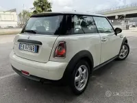 Usata Mini Cooper 75 CV (55 kW) 2009 Bianco Utilitaria