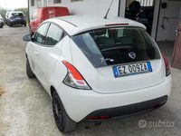 Używany Lancia Ypsilon 69 KM (50 kW) 2015 Biały Hatchback